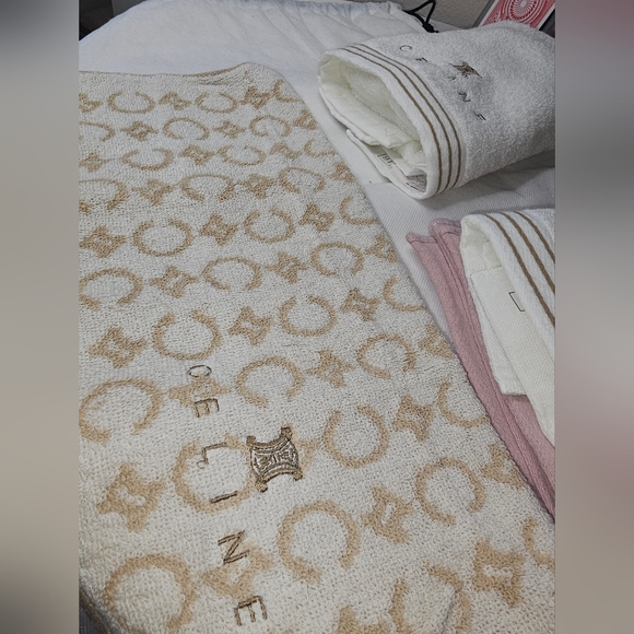 Celine 5pc Face/Hand Towel Bundle! - Picture 12 of 12